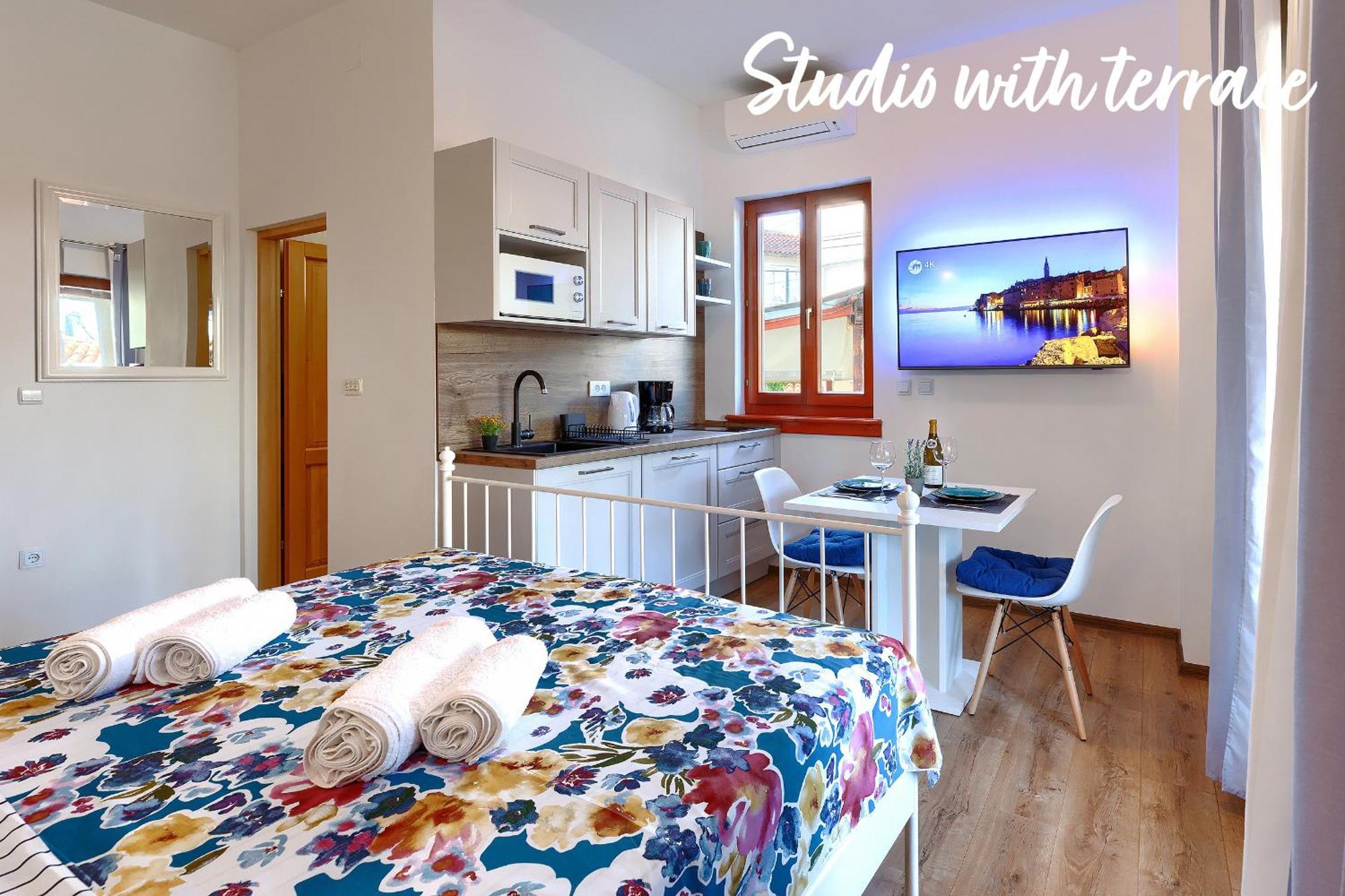 Studios Notte Sul Porto Rovinj Exterior foto