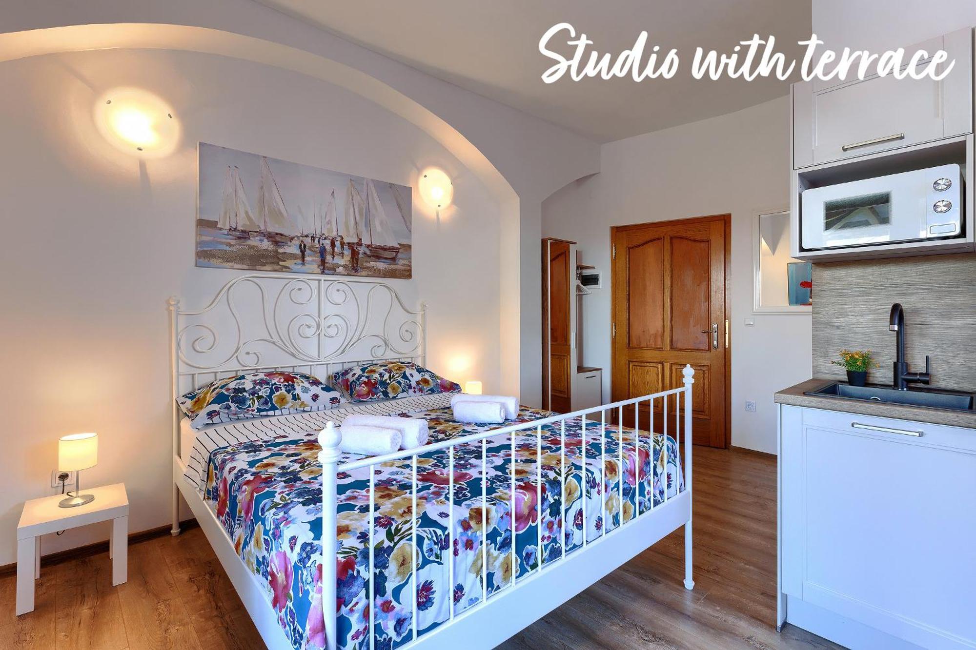 Studios Notte Sul Porto Rovinj Exterior foto